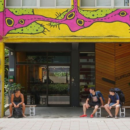 Flip Flop Hostel - Main Station Taipeh Exterior foto